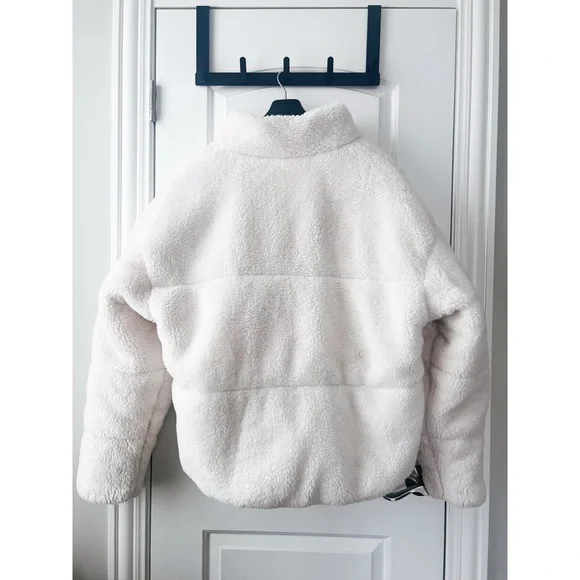 Men’s Alo Yoga Sherpa Stage Puffer - Picture 9 of 16